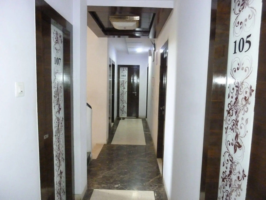 Hotel Satellite