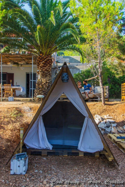 Cast Away - Eco Resort