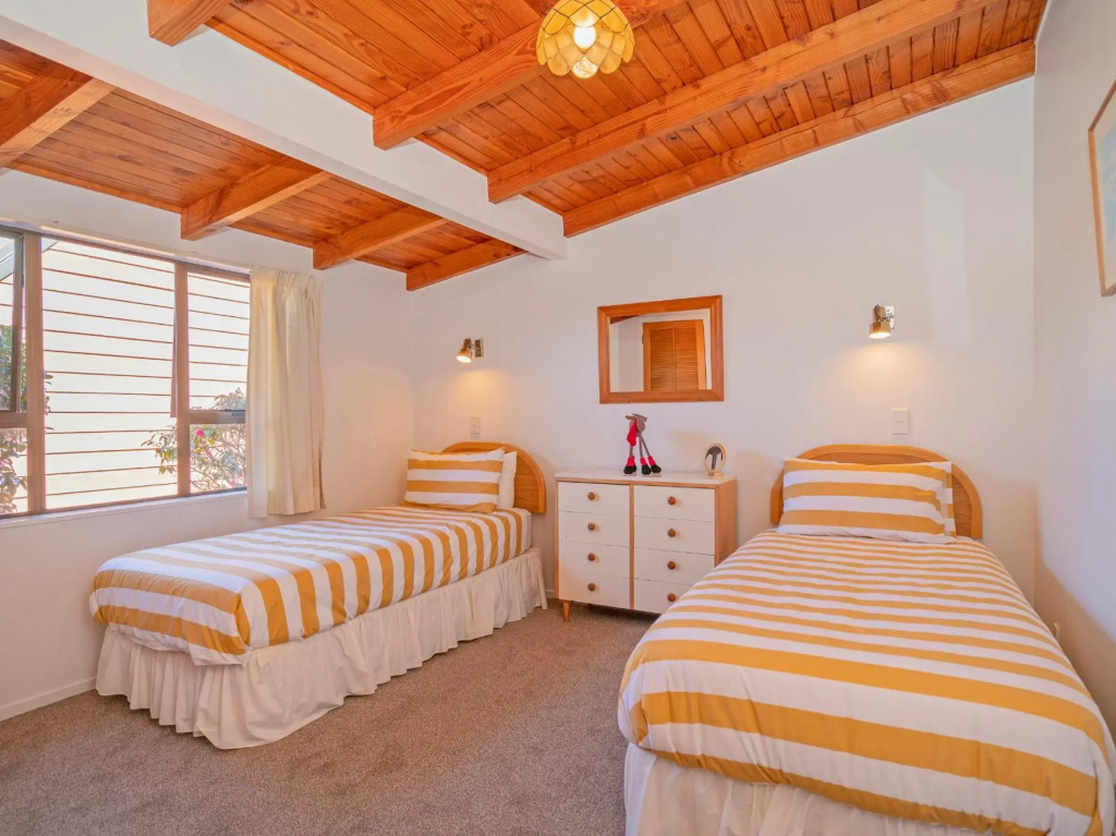 Sea Breeze Sanctuary - Pauanui Holiday Home