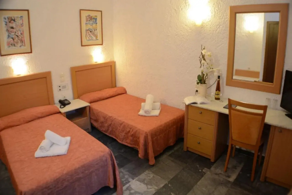 Karteros Hotel