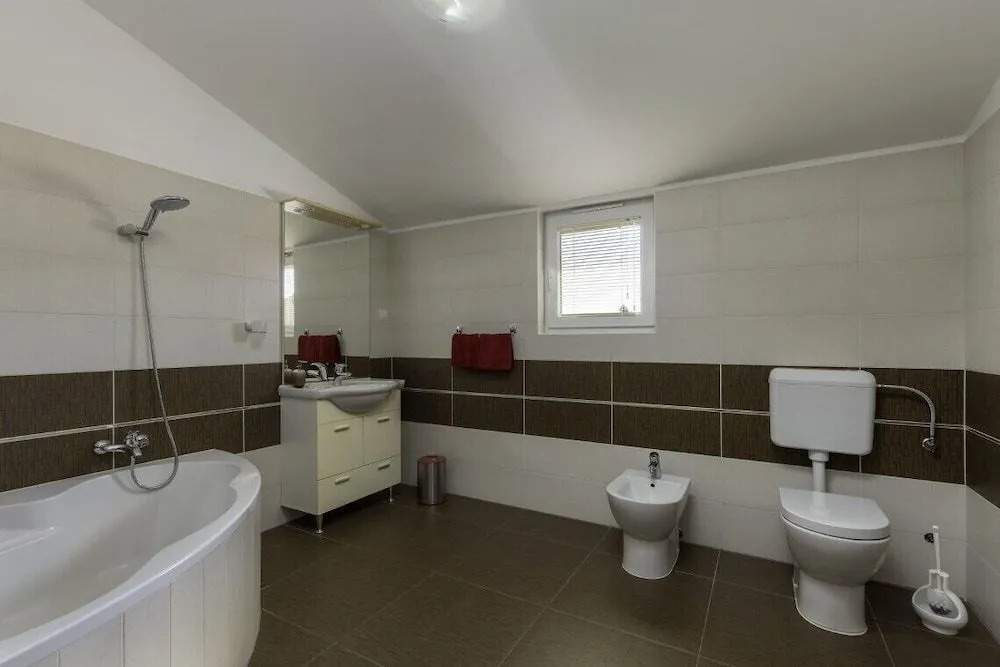 Comfort apartments with pool in Medulin