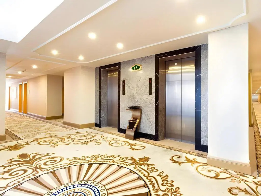 Atour Hotel Chengdu Chunxi Road Tianfu Square Subway Station