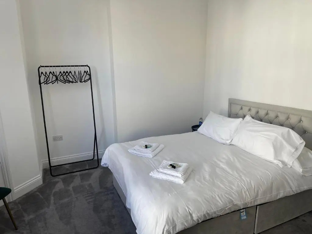 Spacious 2-bed Apartment With Free Parking