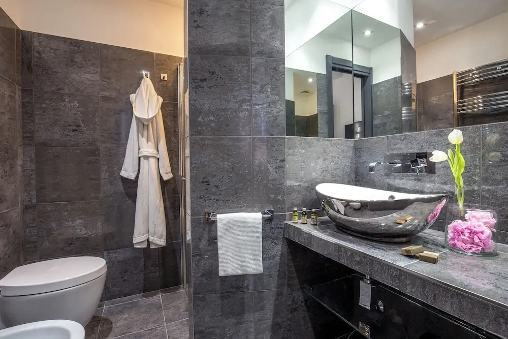 GCF Luxury Suites, Guest house