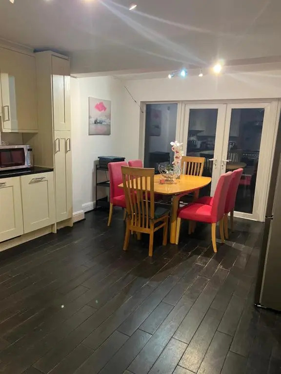 Gorgeous Cosy Home 2 Miles From Heathrow Airport