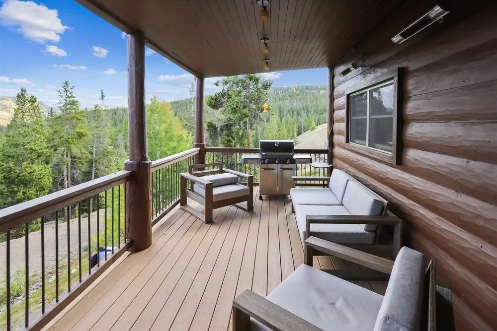 Swift Getaway 5 Bedroom Home by Redawning