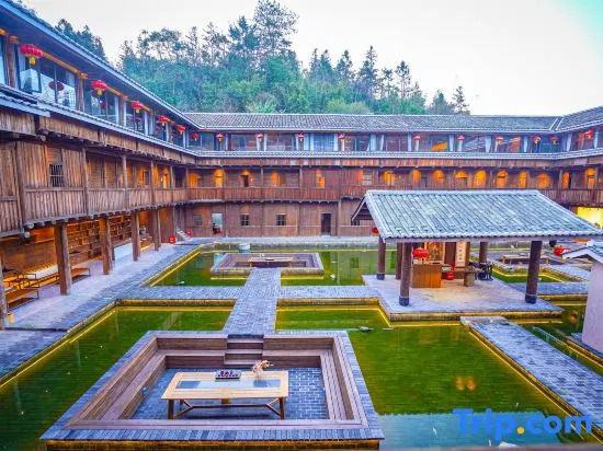 Yongding Earth Building Duilu · Shengheng Building World Heritage Home Stay