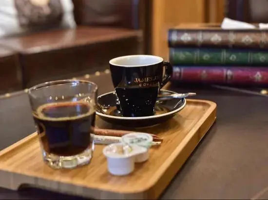 James Joyce Coffetel Hotel (Beijing Jianguomen Subway Station Beijing Railway Station)