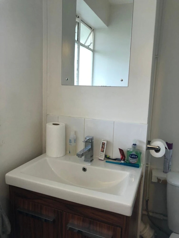 Charming 1-bed Apartment, Vibrant London Location