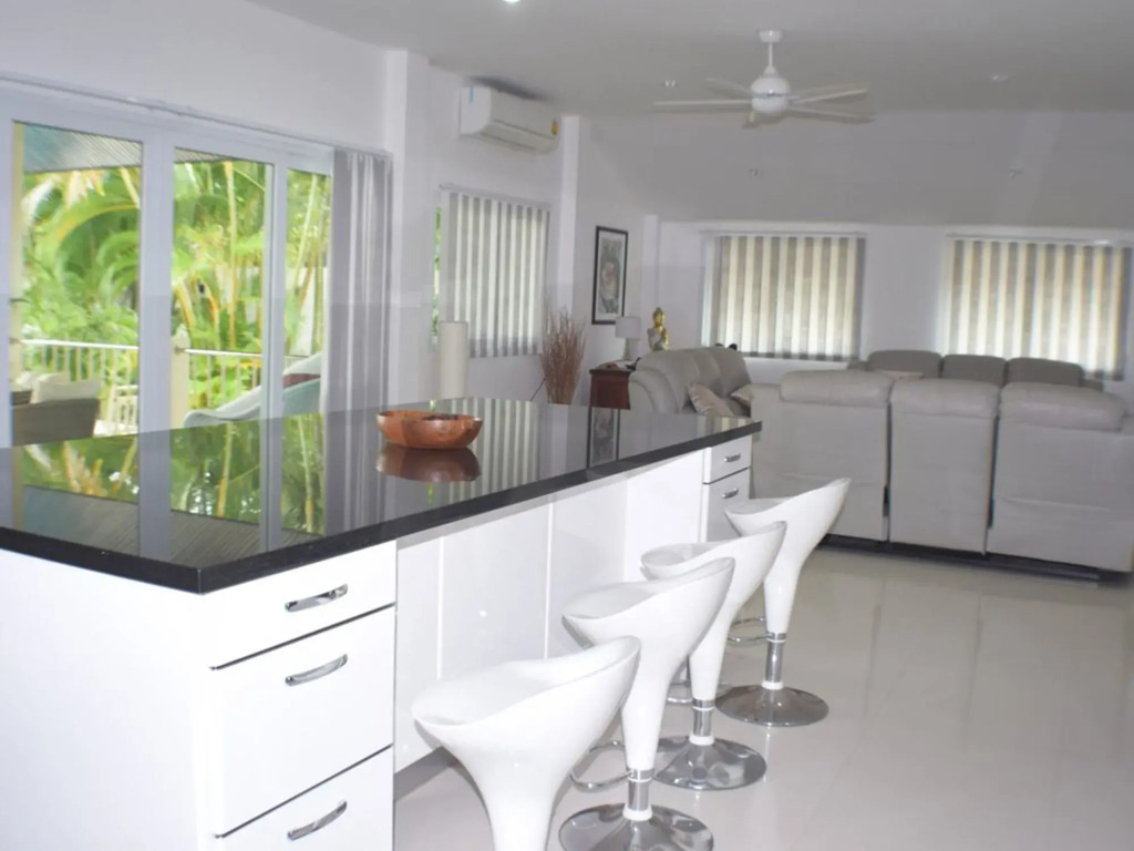 Luxury 5 Bed 5 Bath Villa
