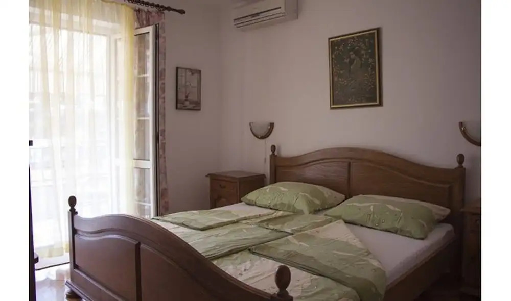 Apartments and Rooms Pende