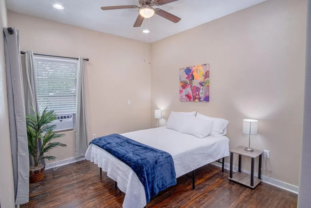 Fabulous Newly Renovated 1br/1ba Near Downtown