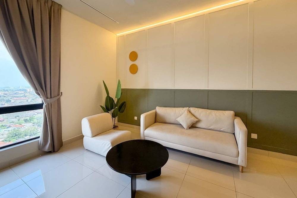 Modern 2BR Stay, Pool, Near Jonker St Melaka