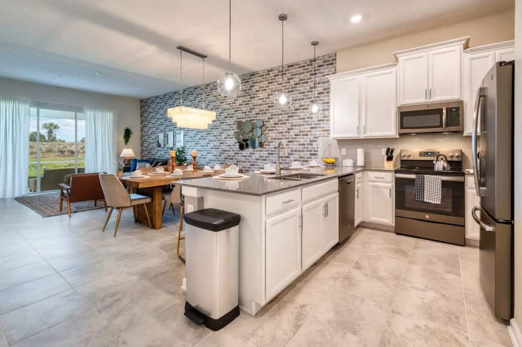 Modern Condo with themed bedroom Mickey near Disney
