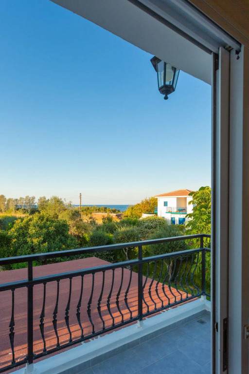 Sun Beach Villa Tria
