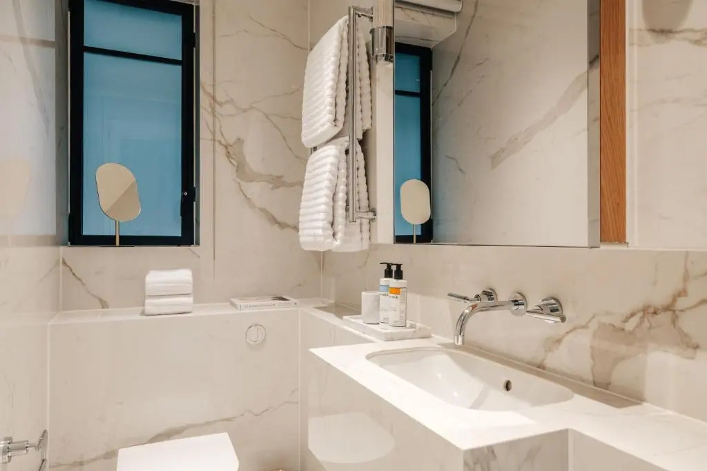 Claridge House by SLO