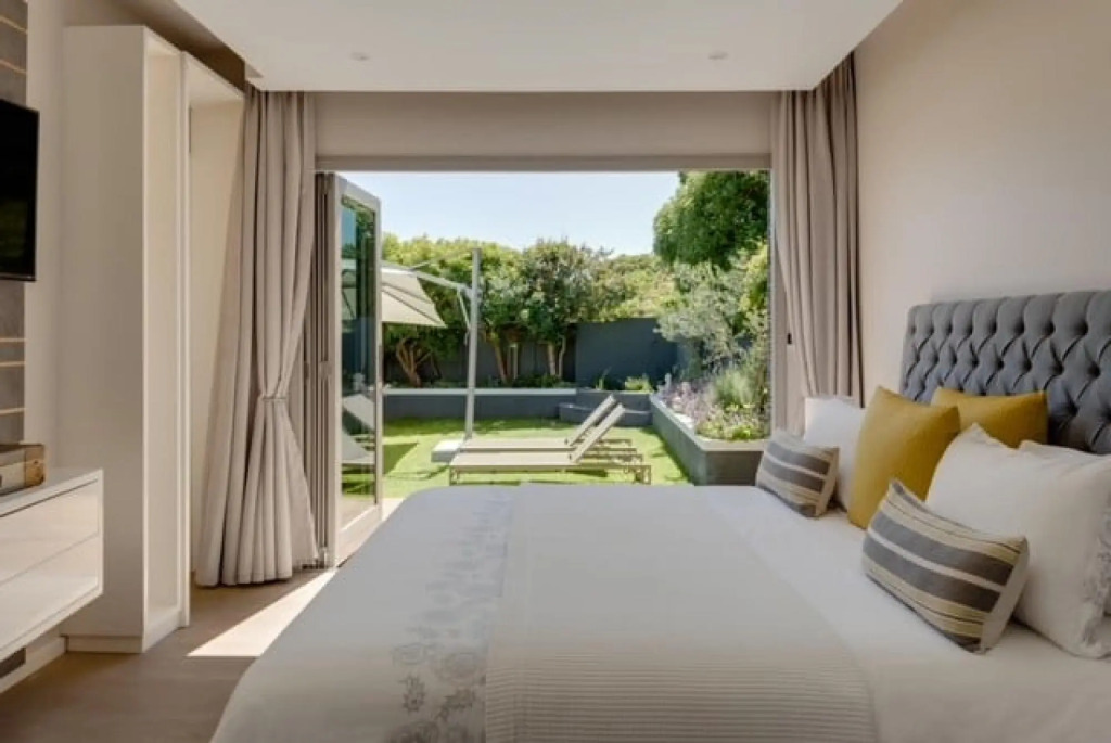 Element House - Contemporary and Upmarket Villa