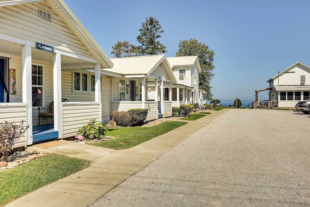 Waterfront Lake Erie Vacation Rental on the Strip!