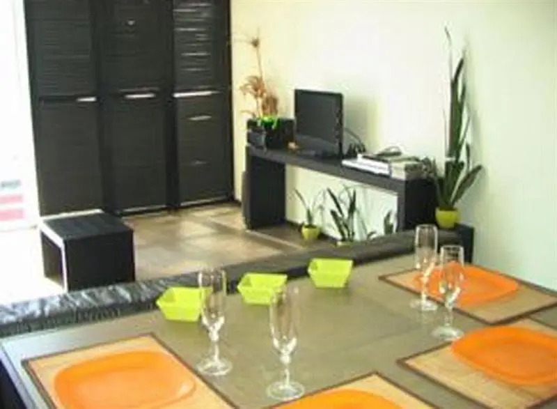 CONCORD PILAR"313 Almendros"50m2 en Suite -living y dormitorio- de 1 a 4 huéspedes