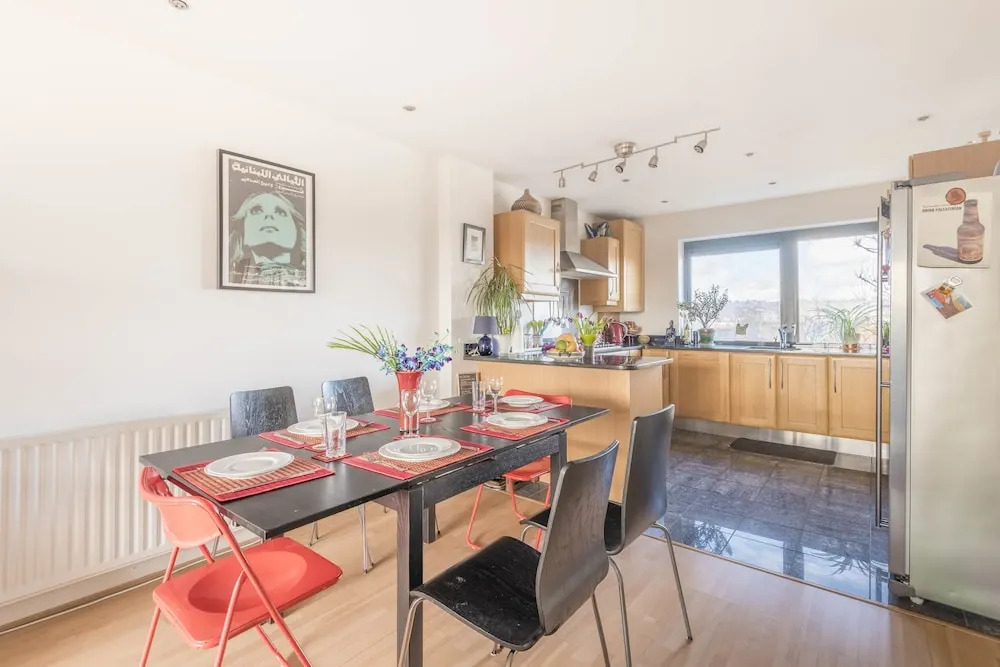 Bright Islington Apartment with Spectacular Views