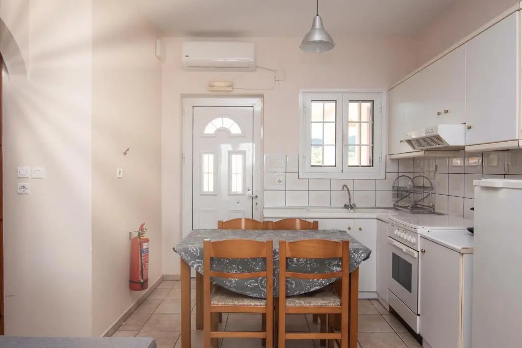 Lakis Apartments