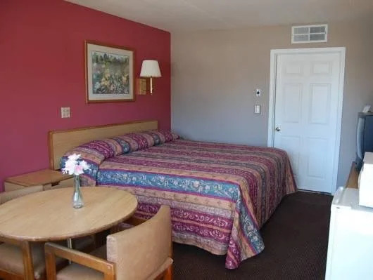 Colony Motel