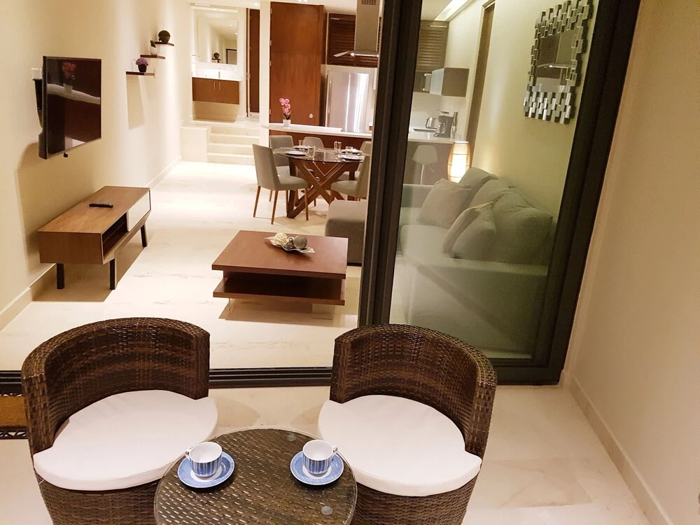 Cozy 1 BR apartment steps away from the Beach by Happy Address