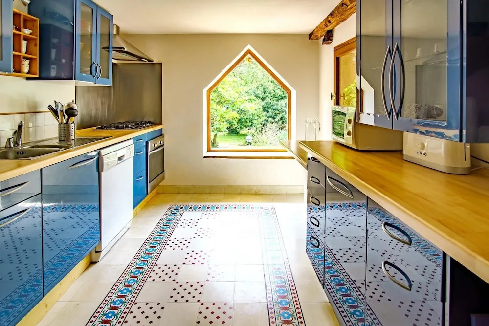 Villa With 4 Bedrooms in Saint-laurent-des-hommes, With Private Pool,