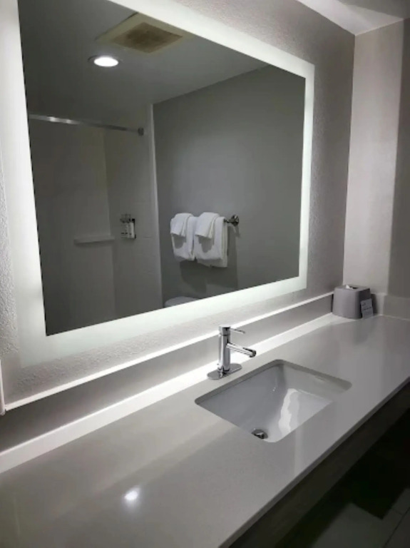 Holiday Inn Express Hotel & Suites Hope Mills-Fayetteville Airport by IHG
