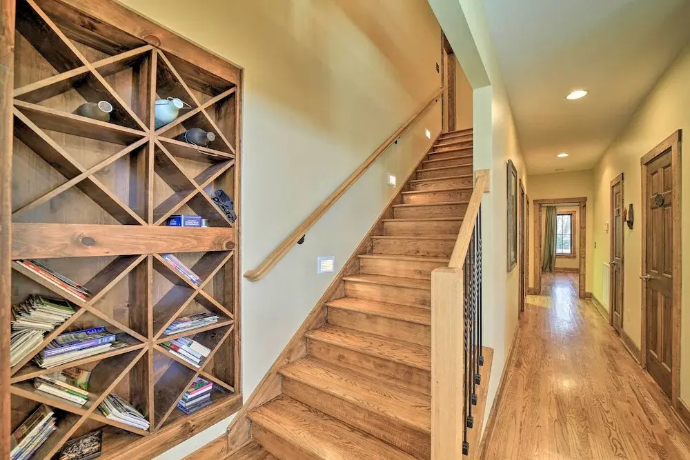 Luxe Lodge Near Smoky Mountains: Views & Hot Tub!