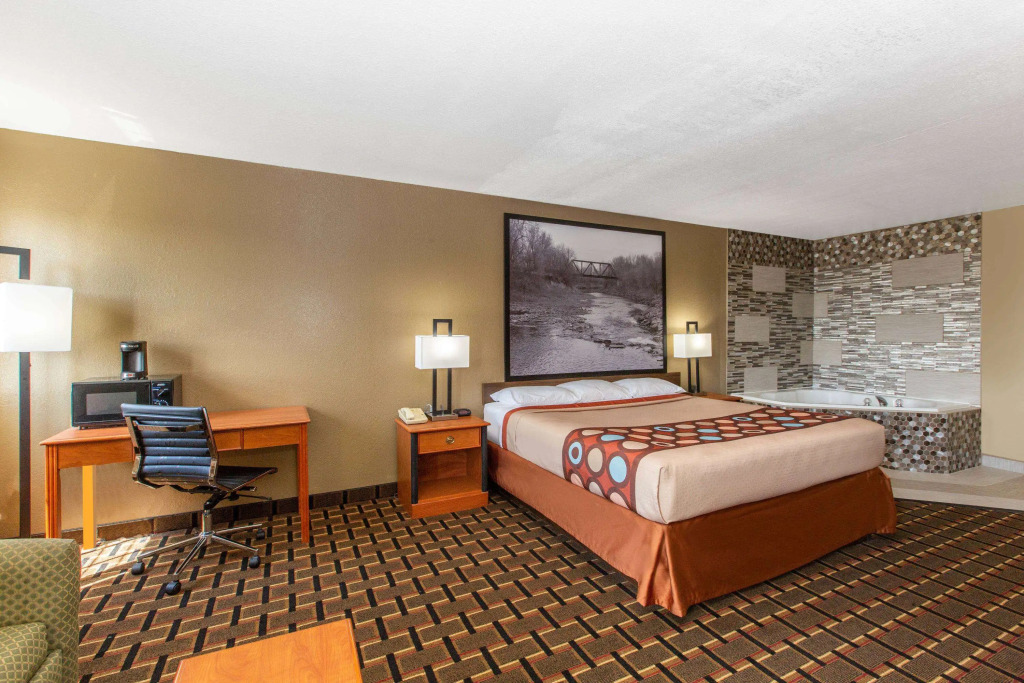 Super 8 by Wyndham Ottawa