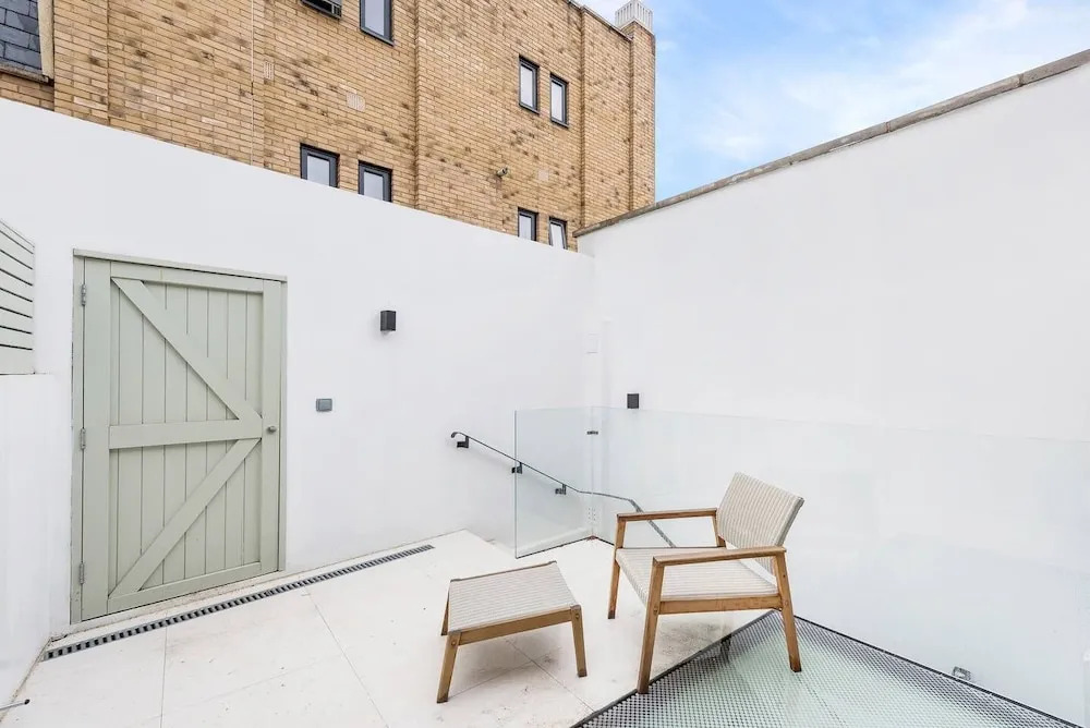 Modern, Bright & Elegant 3 Bed Fulham Maisonette
