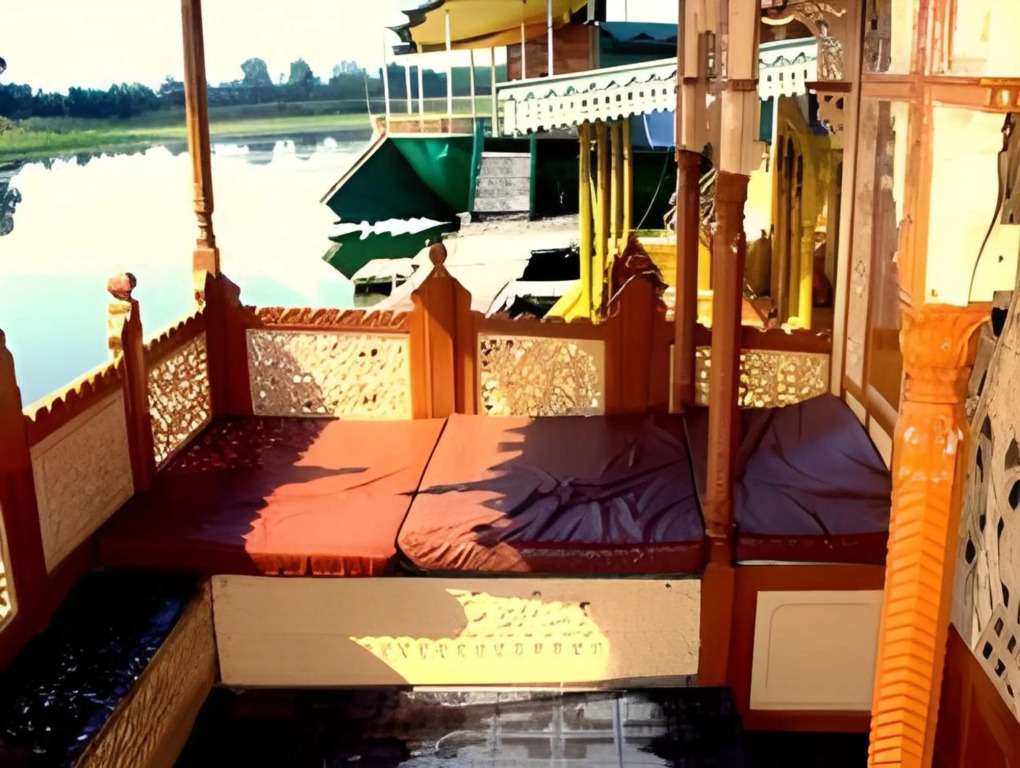 New Perfume Garden Group Of Houseboats