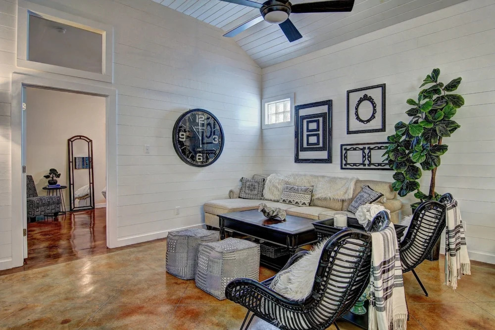 7th Sunrise 3 Bedroom Condo by RedAwning