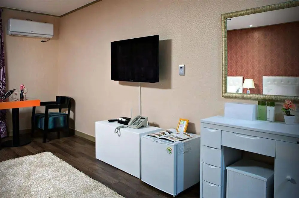 Orange Hotel