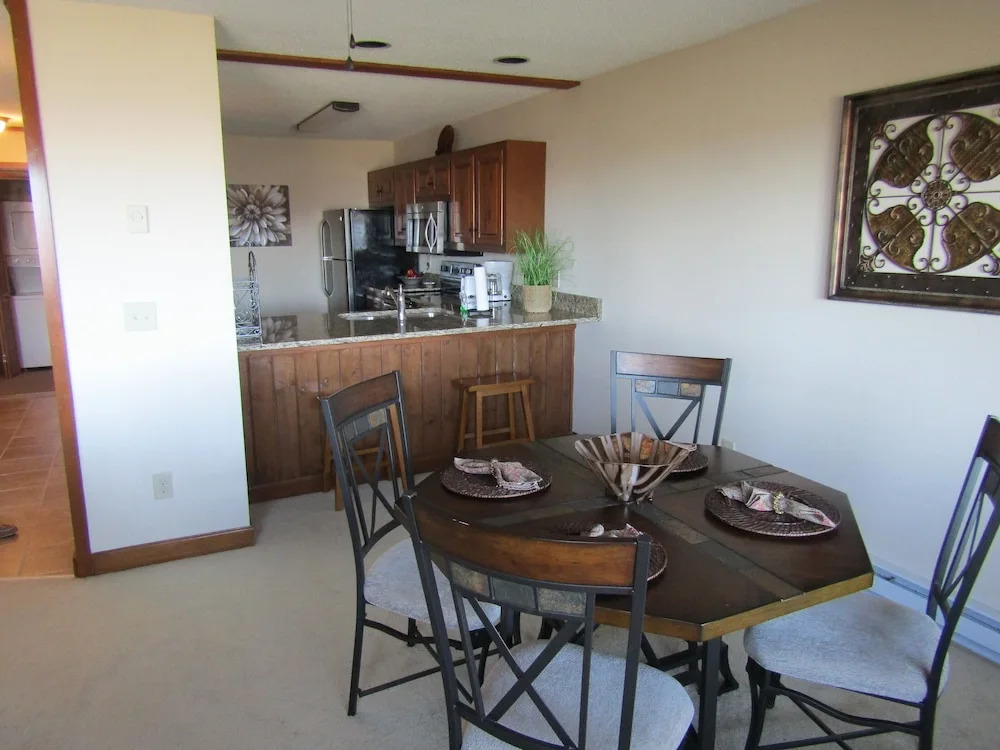 The Crest 200-j 1 Bedroom 1 Bathroom Condo