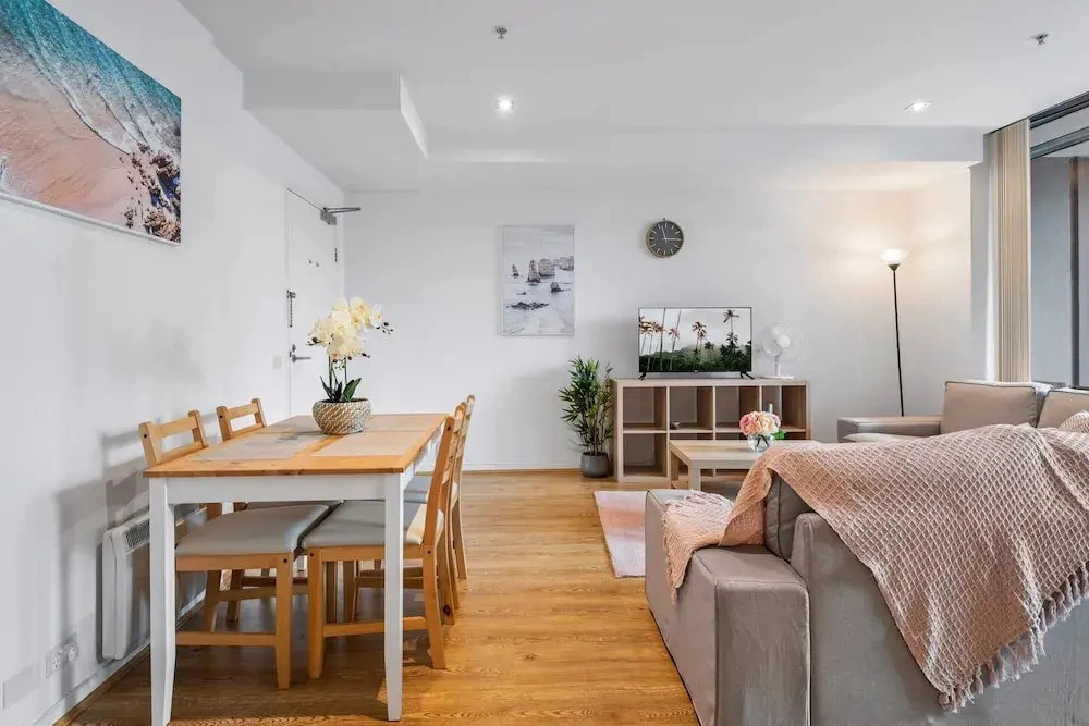 Central 2-bed Apartment With Parking