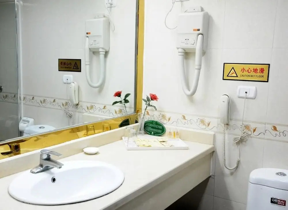 Peak Hotel