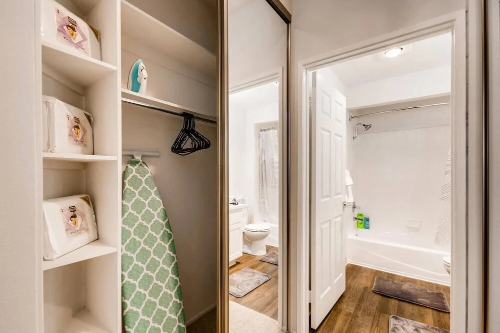 Gorgeous LA LA Land Beverly Hills 2BR - Fast Wifi - Free Parking! (BW2)