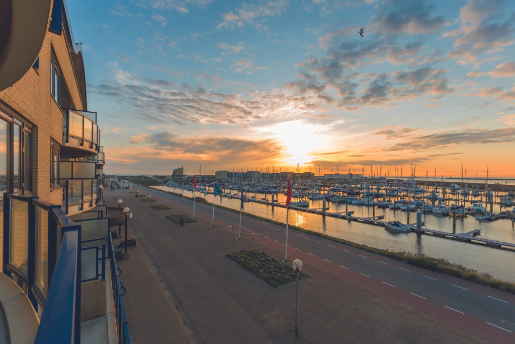 Leonardo Hotel IJmuiden Seaport Beach