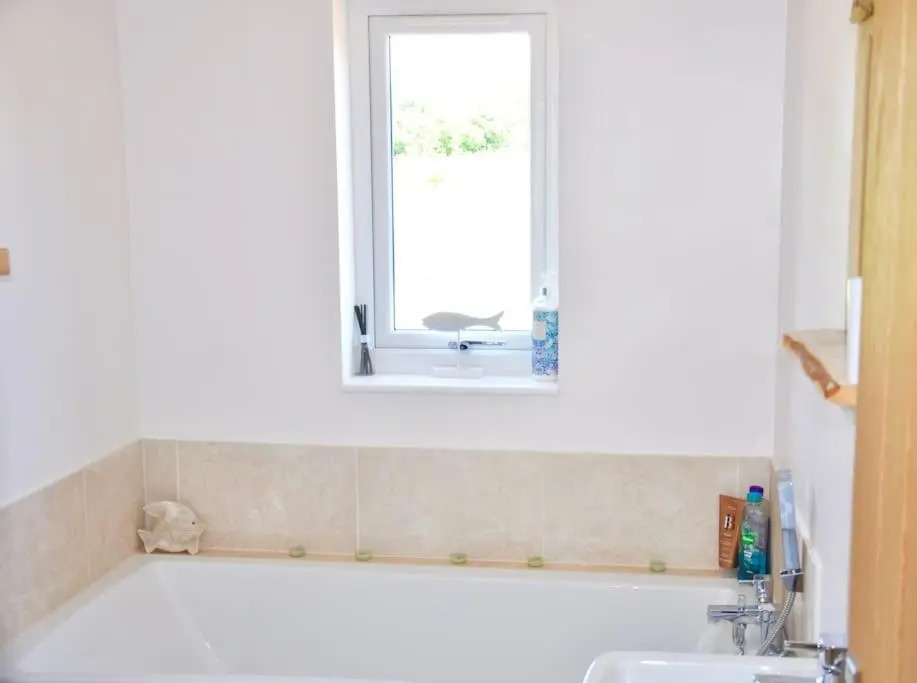 Stunning ANNEXE 1 luxury bedroom, eating area & bathroom only!