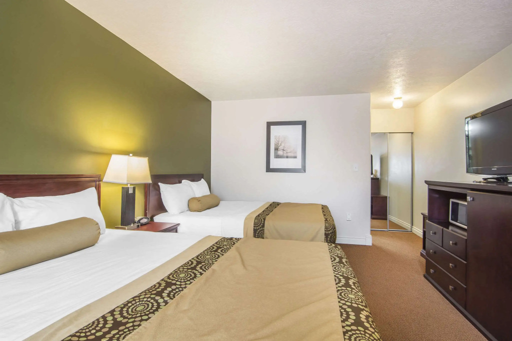 Econo Lodge Inn & Suites High Level