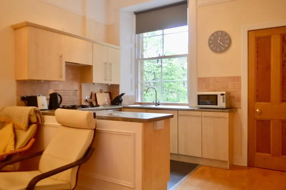 Sunny First Floor Stockbridge Flat