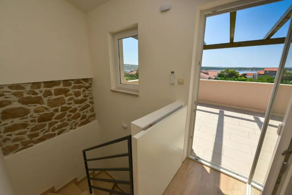 NEW 2022 FAMILY HOUSE Ruzmarin