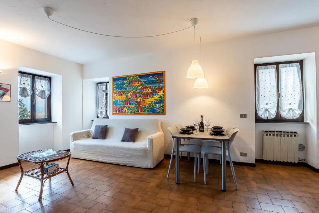 Apartment in a hamlet with lake view - Larihome A05