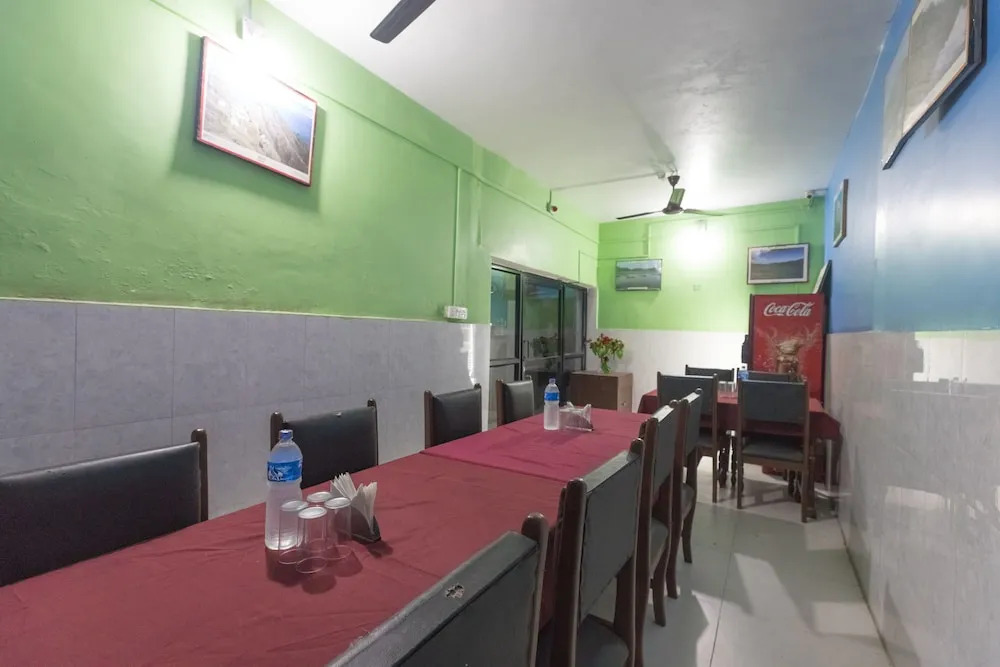 SPOT ON 617 Hotel Hemant