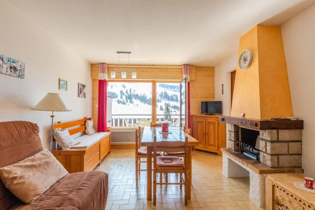 Bright 40 M2 With Balcony Mountain View