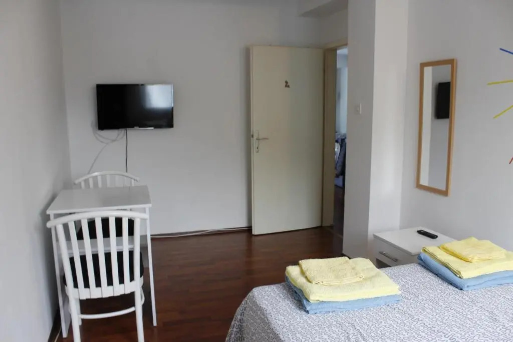 Two bedroom apartment near centre