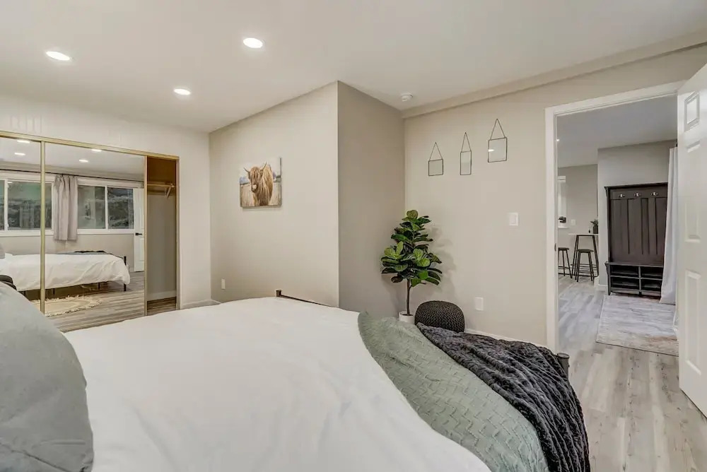 4925 Pike Unit2