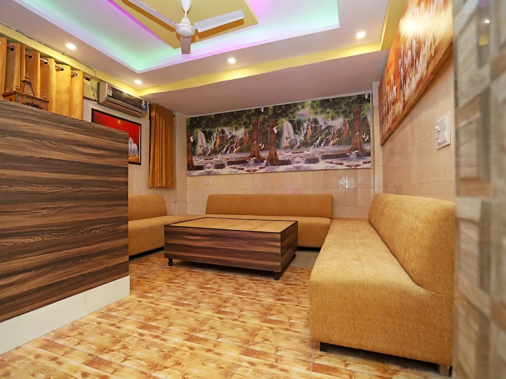 Qlark Rooms & Lawn By OYO Rooms